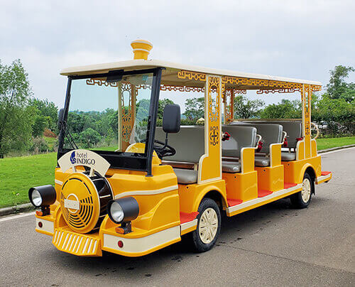 賀蘭山巖畫<a href=http://m.lannanhai.cn/tags/guanguangche/ target=_blank class=infotextkey>觀光車</a>和電瓶車
